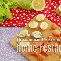 Салат с помидорами, семгой и сухариками Салат с семгой и сухариками рецепт