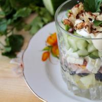 Салат с черносливом и грецким орехом - пошаговые рецепты приготовления с курицей, говядиной и индейкой
