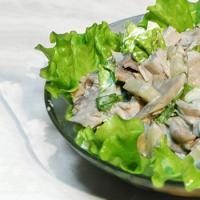 Салат из куриной грудки со свежими огурцами: сытно, вкусно и некалорийно
